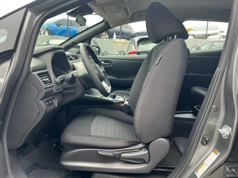 Used 2025 Nissan Leaf S image 10