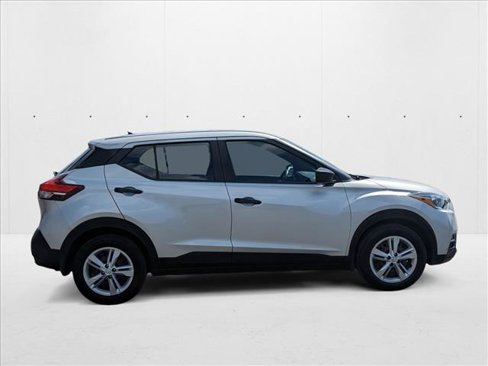 Used 2020 Nissan Kicks S image 4