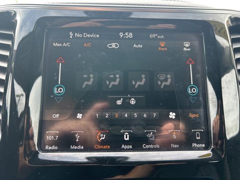 Used 2019 Jeep Cherokee Limited image 9