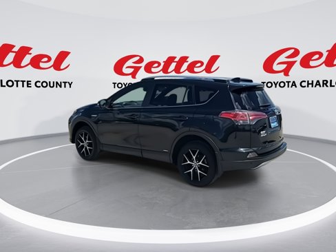 Used 2018 Toyota RAV4 SE image 6
