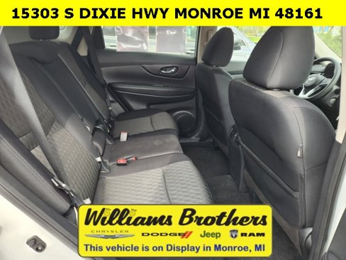 Used 2019 Nissan Rogue SV image 7
