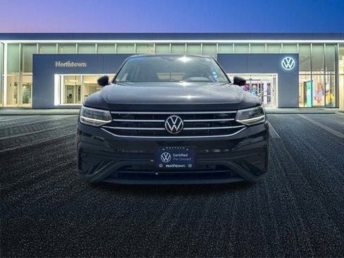 Certified 2022 Volkswagen Tiguan SE image 9