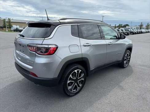 Certified 2022 Jeep Compass Limited image 10