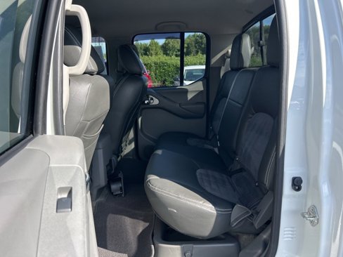 Used 2018 Nissan Frontier SV image 14