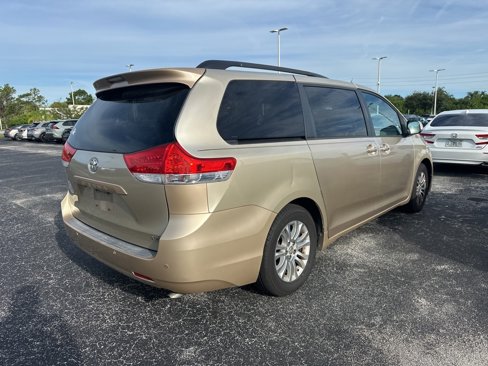 Used 2013 Toyota Sienna XLE image 5