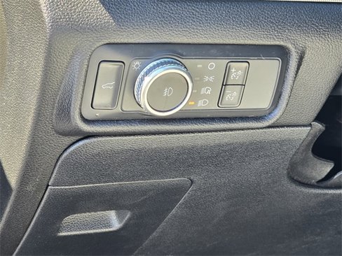 Used 2021 Ford Explorer XLT w/ Equipment Group 202A image 7