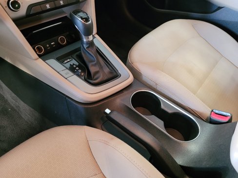 Used 2017 Hyundai Elantra SE image 26