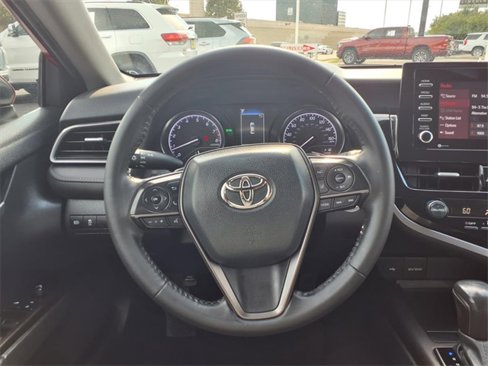 Used 2021 Toyota Camry SE image 9