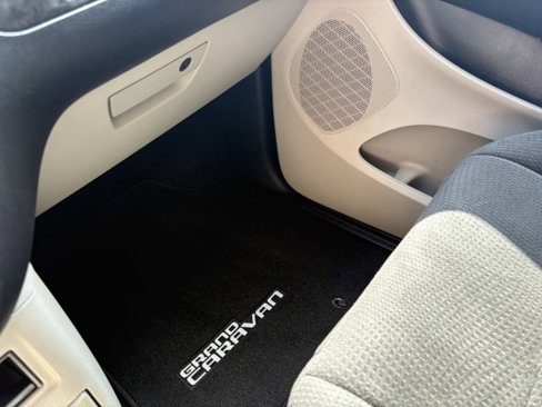 Used 2013 Dodge Grand Caravan SE image 43
