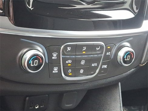 Used 2021 Chevrolet Traverse LS image 16