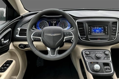 Used 2015 Chrysler 200 Limited image 2