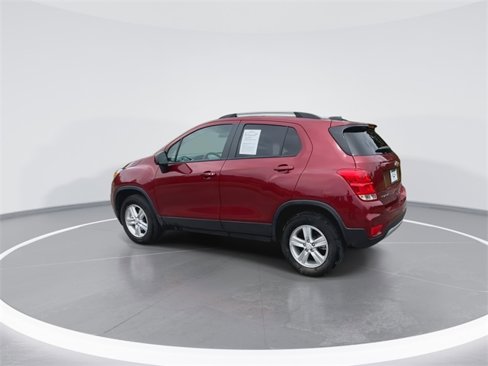 Used 2022 Chevrolet Trax LT w/ LT Convenience Package image 8