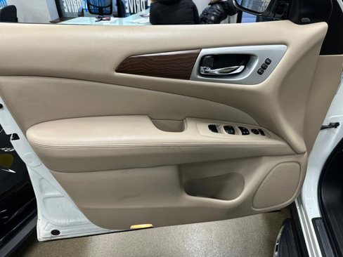 Used 2018 Nissan Pathfinder Platinum image 15