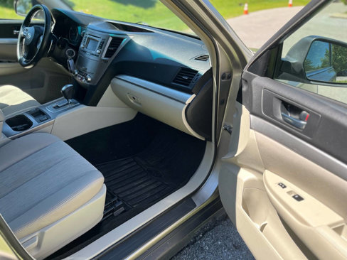 Used 2014 Subaru Outback 2.5i Premium image 11