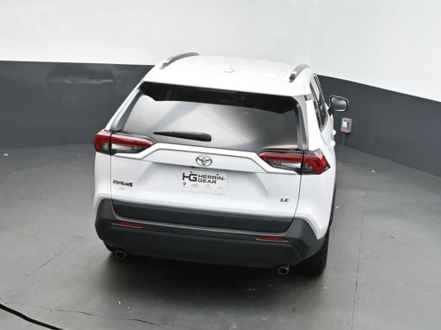 Used 2020 Toyota RAV4 LE image 31