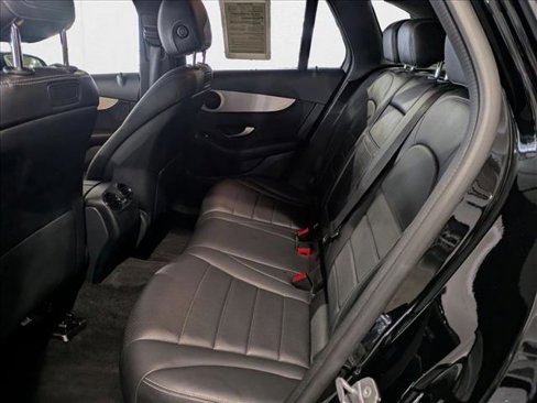 Used 2019 Mercedes-Benz GLC 300 4MATIC image 19
