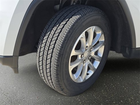 Used 2021 Jeep Grand Cherokee Laredo image 34