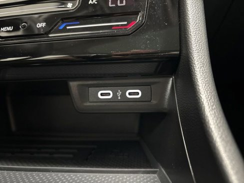 Used 2025 Volkswagen Jetta SE image 44