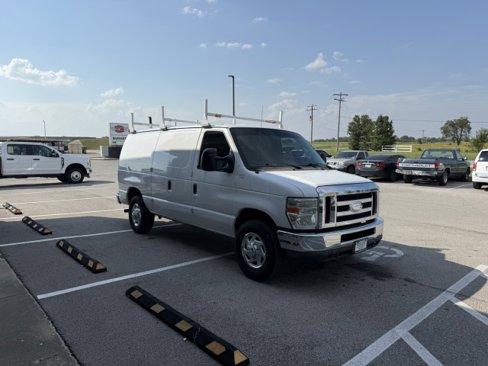 Used 2011 Ford E-350 and Econoline 350 Super Duty image 3