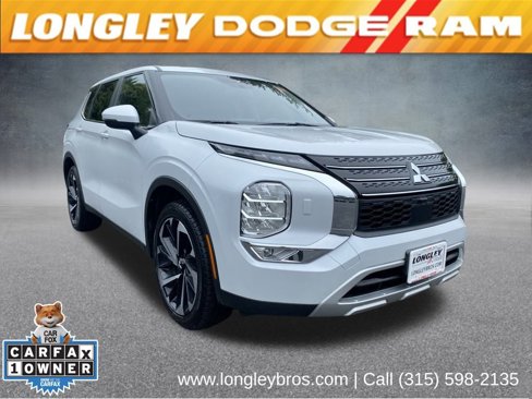 Used 2023 Mitsubishi Outlander SE image 1
