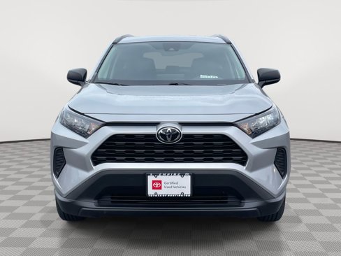 Used 2021 Toyota RAV4 LE image 2