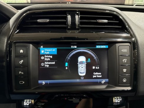 Used 2018 Jaguar XE Premium image 75