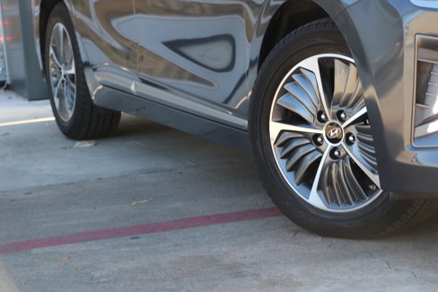 Used 2020 Hyundai Ioniq SE image 3