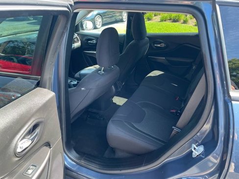 Used 2020 Jeep Cherokee Latitude image 24