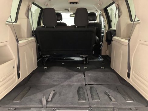 Used 2018 Dodge Grand Caravan SE image 39