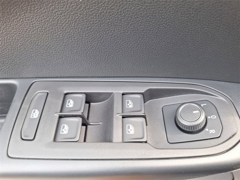 New 2025 Volkswagen Taos S image 19