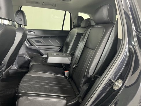 Used 2024 Volkswagen Tiguan SE w/ Panoramic Sunroof Package image 21