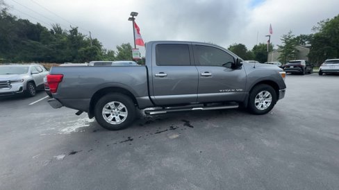 Used 2018 Nissan Titan SV image 13