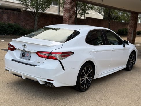 Used 2018 Toyota Camry SE w/ Moonroof Package image 5