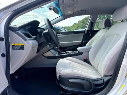 Used 2015 Hyundai Sonata SE image 11