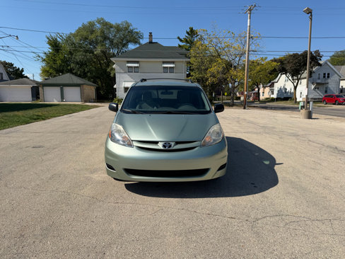 Used 2010 Toyota Sienna LE image 2