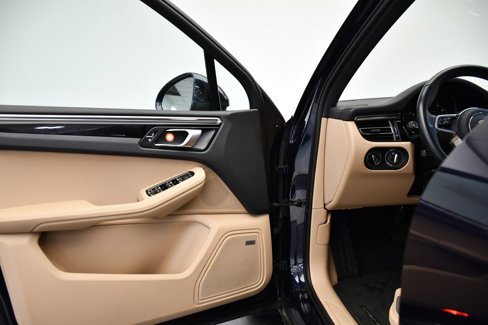 Certified 2021 Porsche Macan image 35