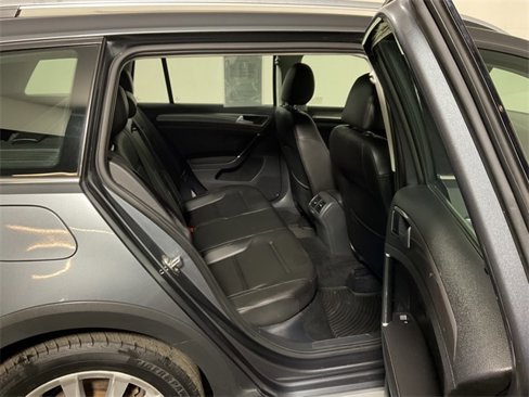 Used 2019 Volkswagen Golf Alltrack S image 33