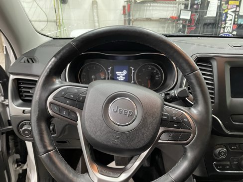 Used 2019 Jeep Cherokee Latitude Plus w/ Cold Weather Group image 8