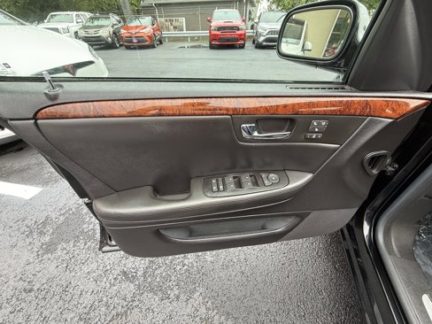 Used 2006 Cadillac DTS w/ Trunk Convenience Package image 22