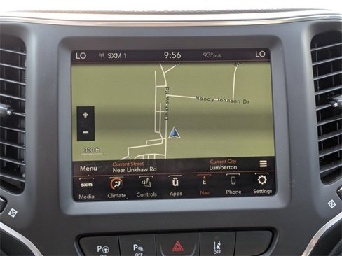 Used 2023 Jeep Cherokee Altitude Lux image 24