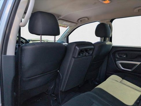 Used 2019 Nissan Titan SV image 16