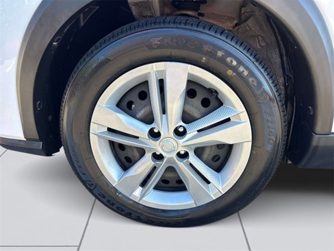 Used 2022 Nissan Kicks S image 9