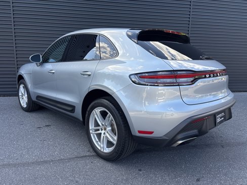 Certified 2025 Porsche Macan image 2
