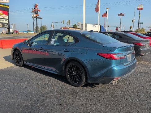 Used 2025 Toyota Camry SE image 6