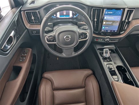 Used 2022 Volvo XC60 B5 Inscription w/ Protection Package Premier image 8