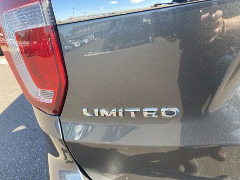 Used 2018 Ford Explorer Limited w/ Ford Safe & Smart Package image 32