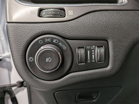Used 2022 Jeep Cherokee Latitude Lux w/ Sun & Sound Group image 13