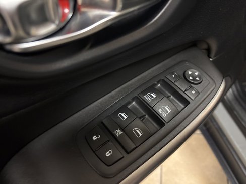 Used 2020 Jeep Cherokee Latitude Plus w/ Cold Weather Group image 22