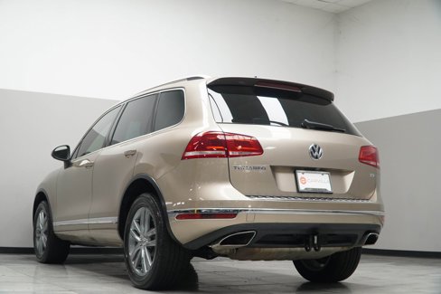 Used 2015 Volkswagen Touareg TDI image 10