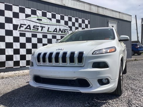 Used 2017 Jeep Cherokee Overland w/ Technology Group image 2